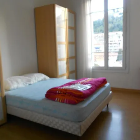 Beau 3 Pieces Proche Centre Apartamento Menton